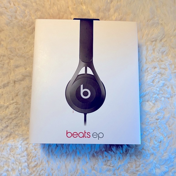 headphones .black brand new.